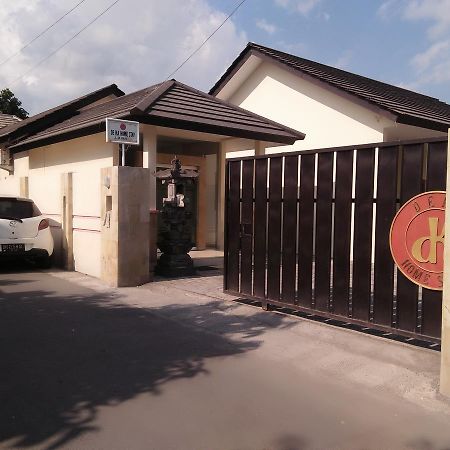 DeKa Homestay Mataram Buitenkant foto