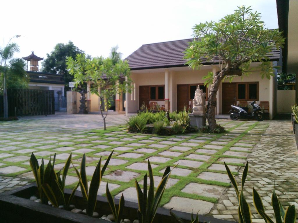 DeKa Homestay Mataram Buitenkant foto